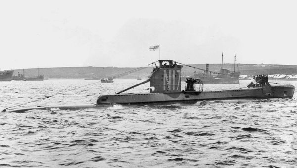 HMS Urge under way in harbour, at harbour stations - Sputnik International