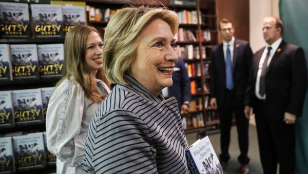 Hillary Clinton and Chelsea Clinton arrive for an event for their new book The Book of Gutsy Women in Manhattan, 3 October 2019. Hillary Clinton and Chelsea Clinton arrive for an event for their new book The Book of Gutsy Women in Manhattan, 3 October 2019. - Sputnik International