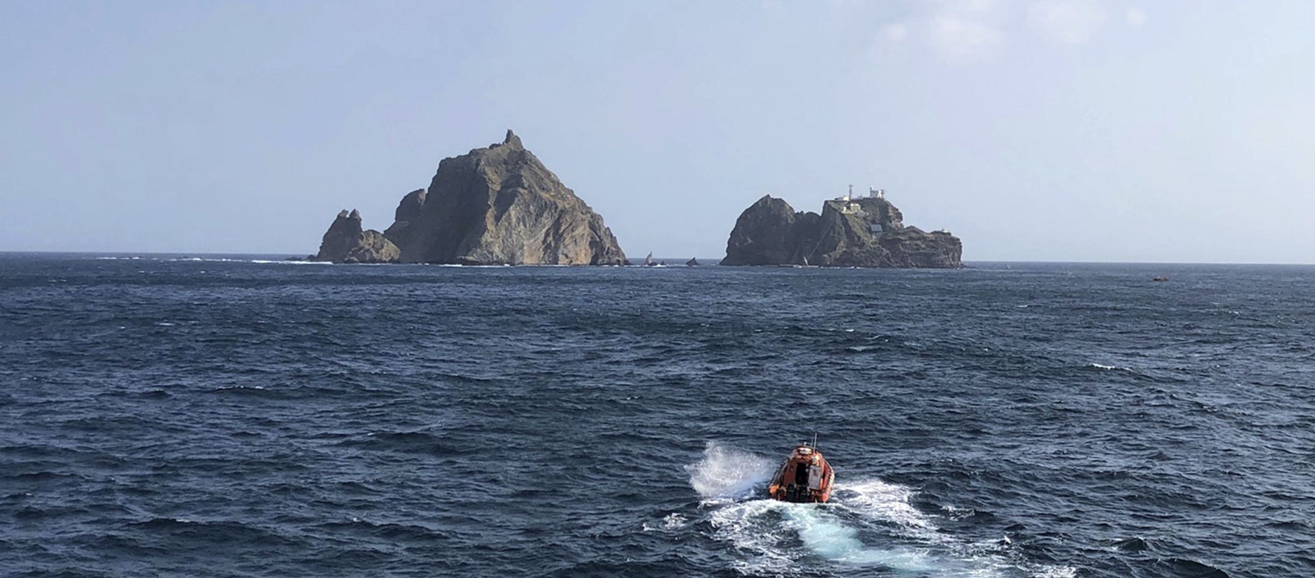 Search and rescue operations after the Dokdo helicopter crash Search and rescue operations after the Dokdo helicopter crash - Sputnik International, 1920, 03.11.2019