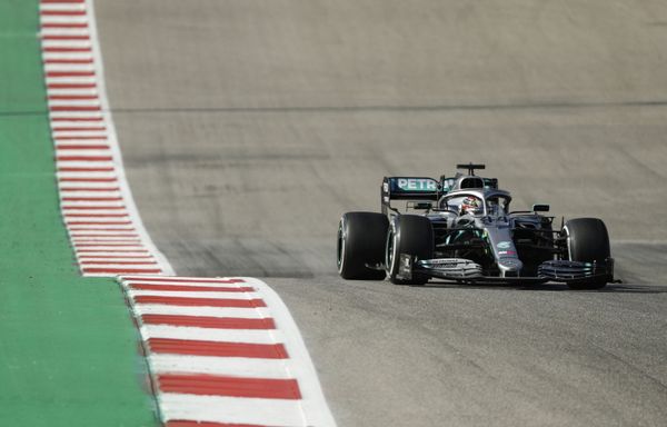 UK Politicians Call to Knight Formula One Champion Lewis Hamilton - Reports - Sputnik International