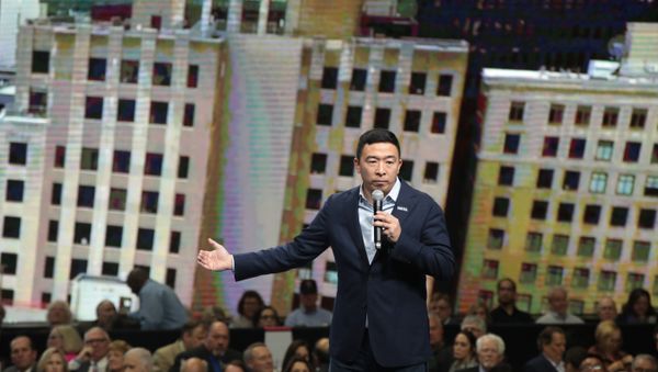Andrew Yang speaks at the Wells Fargo Arena - Sputnik International