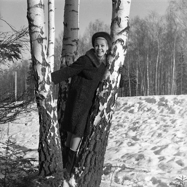 Model wears a broadtail fur coat with a mink collar (1965) - Sputnik International