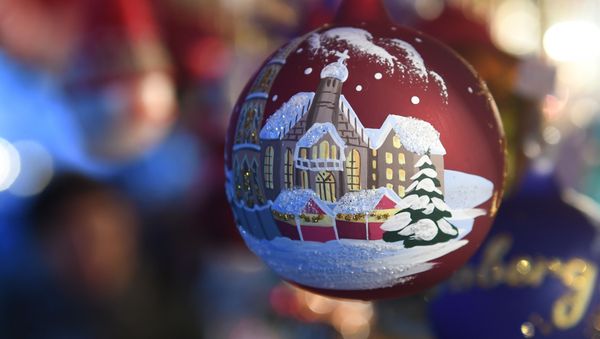 Christmas balls are for sale at the traditional Christmas Market in Nuremberg, southern Germany, on December 1, 2017. - The traditional Nuernberger Christkindlesmarkt opens from December 1 to December 24, 2017. - Sputnik International