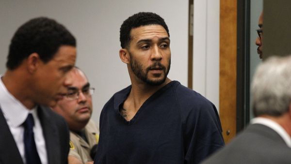 Former NFL football player Kellen Winslow Jr., center, leaves his arraignment Friday, June 15, 2018, in Vista, Calif. - Sputnik International