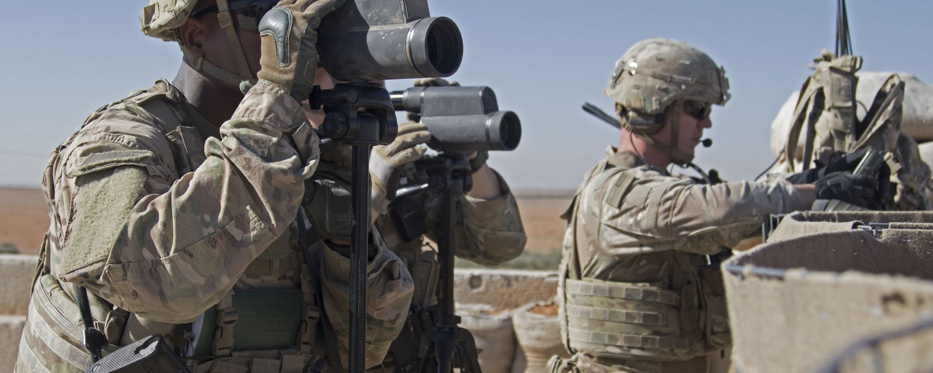  U.S. Army, soldiers surveil the area during a combined joint patrol in Manbij, Syria (File) - Sputnik International, 1920, 28.01.2024