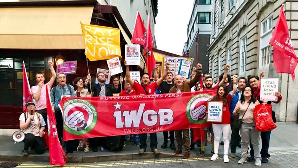 Workers at 5 Hertford Street go on strike - Sputnik International