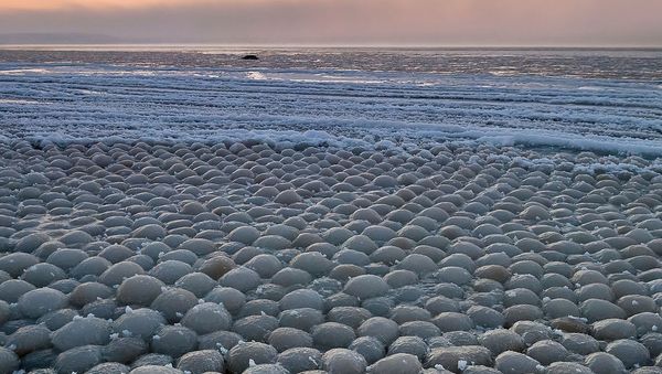 Ball ice in Stroomi beach Ball ice in Stroomi beach - Sputnik International