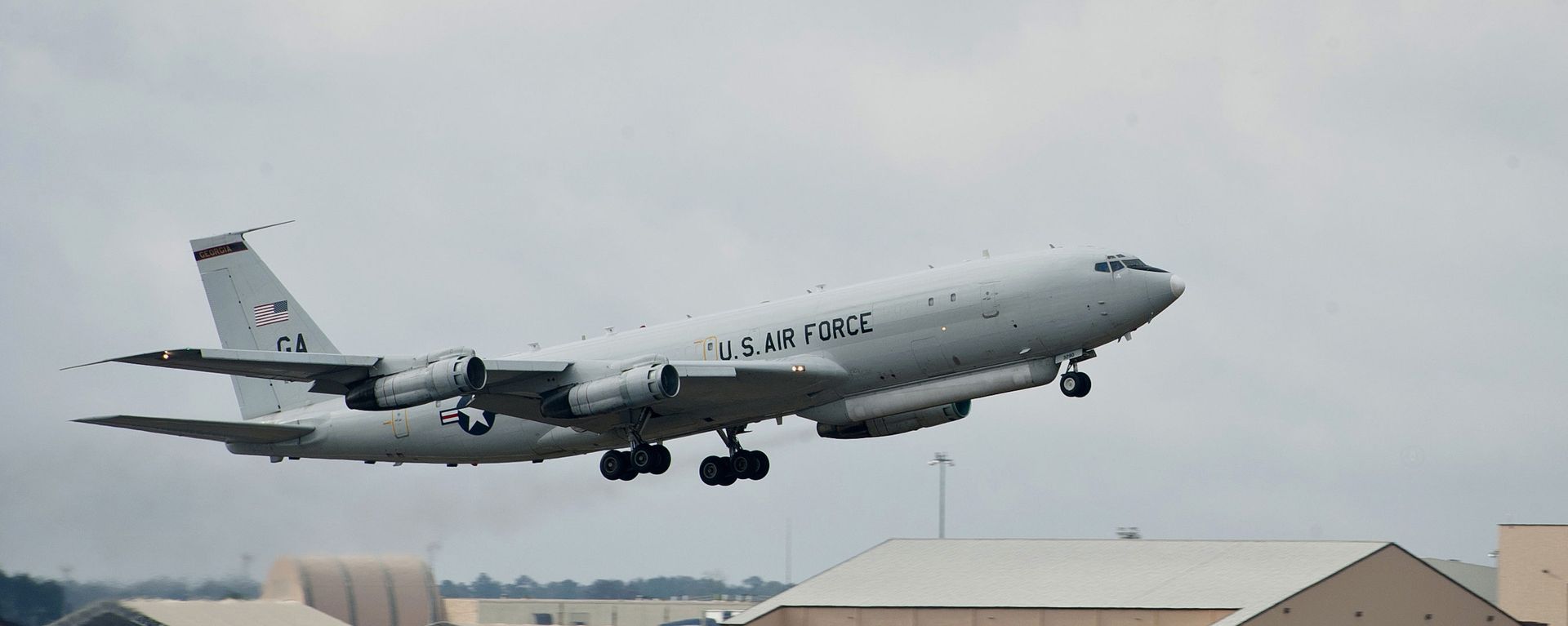 An E8-C Joint Surveillance and Target Attack Radar System aircraft takes off at Robins Air Force Base, Ga., Feb. 13, 2013. JSTARS provides an airborne, stand-off range, surveillance and target acquisition radar and command and control center. - Sputnik International, 1920, 29.12.2021