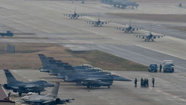 U.S. Air Force F-16 Fighting Falcon fighter aircraft, assigned to the 36th Fighter Squadron, participate in an elephant walk during Exercise VIGILANT ACE  - Sputnik International