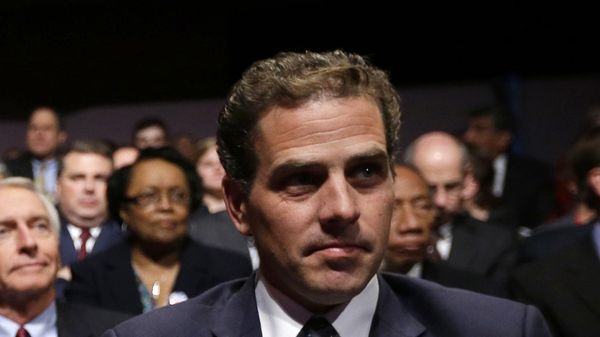 Hunter Biden waits for the start of the his father's, Vice President Joe Biden's, debate at Centre College in Danville, Ky. - Sputnik International