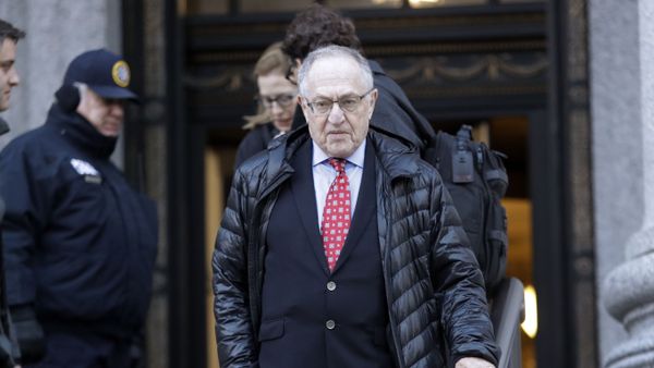 Attorney Alan Dershowitz leaves Manhattan Federal Court in New York - Sputnik International