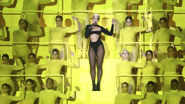 Певица Дуа Липа во время выступления на церемонии вручения премии MTV Europe Music Awards в Севилье - Sputnik International