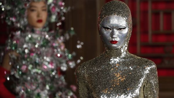 Daydream in Beijing: Valentino Haute Couture Show Dazzles Spectators with Rennaissance-Inspired Garbs Daydream in Beijing: Valentino Haute Couture Show Dazzles Spectators with Rennaissance-Inspired Garbs - Sputnik International