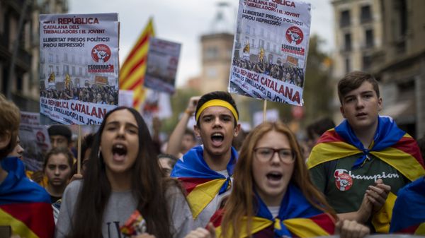 Students protest during a demonstration in Barcelona, Spain, Thursday, Oct. 31, 2019. Hundreds of young people decided to set up camp after Spain's Supreme Court convicted 12 separatist leaders of illegally promoting Catalonia region's independence and sentenced nine of them to prison. - Sputnik International