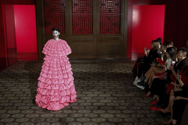 Daydream in Beijing: Valentino Haute Couture Show Dazzles Spectators with Rennaissance-Inspired Garbs Daydream in Beijing: Valentino Haute Couture Show Dazzles Spectators with Rennaissance-Inspired Garbs - Sputnik International