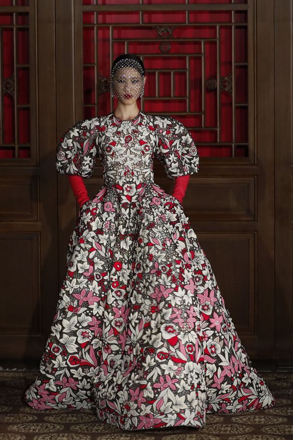 Daydream in Beijing: Valentino Haute Couture Show Dazzles Spectators with Rennaissance-Inspired Garbs Daydream in Beijing: Valentino Haute Couture Show Dazzles Spectators with Rennaissance-Inspired Garbs - Sputnik International
