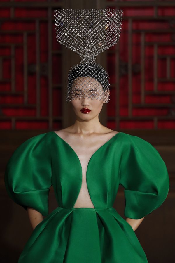 Daydream in Beijing: Valentino Haute Couture Show Dazzles Spectators with Rennaissance-Inspired Garbs Daydream in Beijing: Valentino Haute Couture Show Dazzles Spectators with Rennaissance-Inspired Garbs - Sputnik International