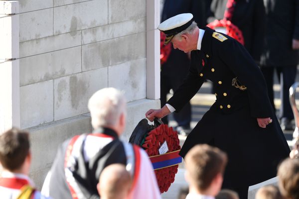Queen Elizabeth II Tearful During Emotional Remembrance Day Ceremony - Sputnik International