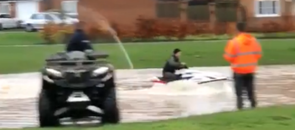 UK Man Makes the Most of Severe Flooding, Pulls Out Jet Ski UK Man Makes the Most of Severe Flooding, Pulls Out Jet Ski - Sputnik International