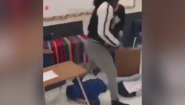 US Teacher Violently Punches, Stomps on Student - Sputnik International