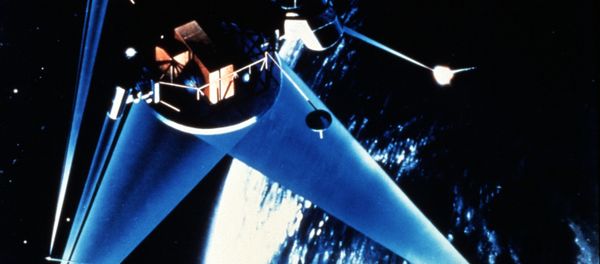 An artist's concept shows an earth-generated laser beam being reflected toward a high altitude target by a space-based mirror An artist's concept shows an earth-generated laser beam being reflected toward a high altitude target by a space-based mirror - Sputnik International