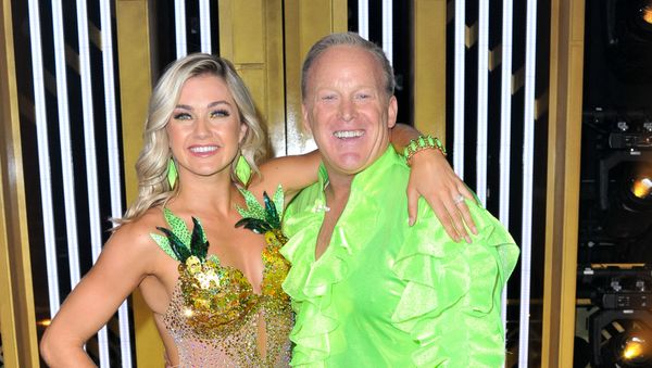  Lindsay Arnold and Sean Spicer attend the Dancing With The Stars Season 28 show at CBS Television City on 16 September 2019 in Los Angeles, California - Sputnik International