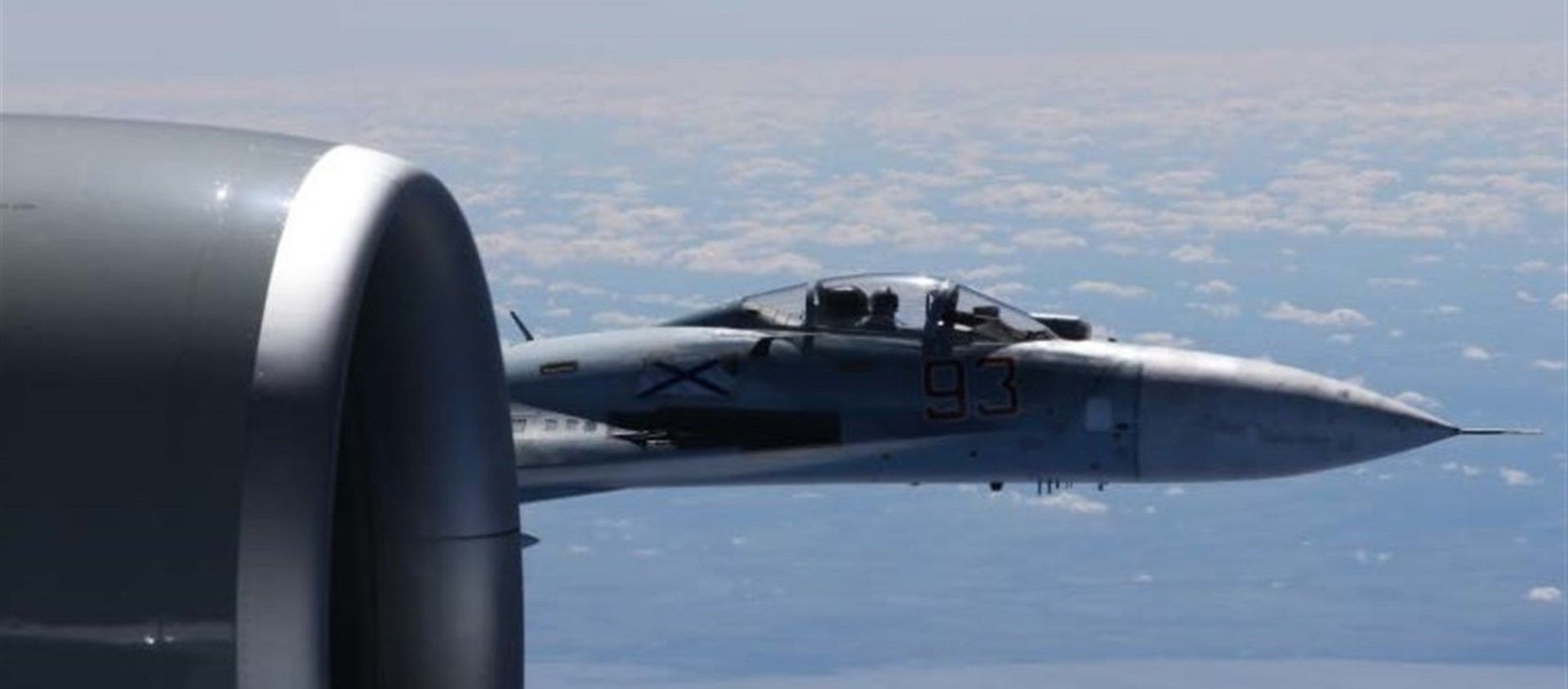 Russian jet and US Air Force reconnaissance jet over the Baltic Sea - Sputnik International, 1920, 15.04.2021