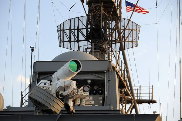 Photo: US Navy Submariner Spotted Holding Laser Dazzler Rifle - Sputnik International