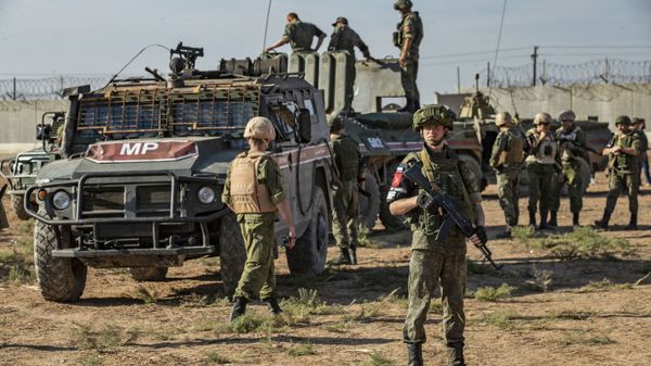 Russian military police near the town of Darbasiyah in Syria - Sputnik International