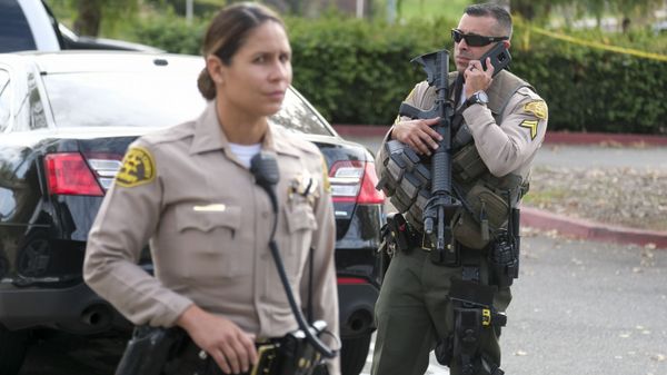 Police officers in Santa Clarita in California Police officers in Santa Clarita in California - Sputnik International