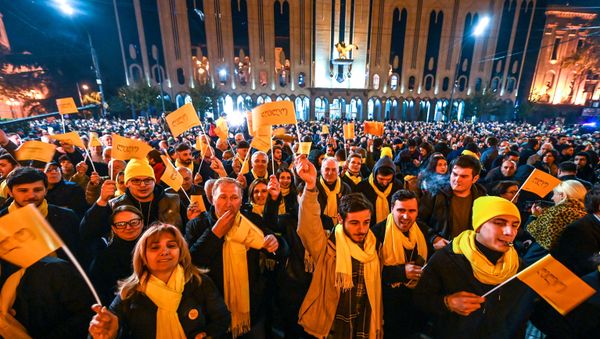 Georgian opposition supporters attend a rally outside the parliament in central Tbilisi on November 14, 2019.  - Sputnik International