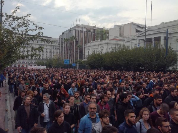Thousands of Greeks March to US Embassy on 46th Anniversary of Polytechnic Uprising - Live Video - Sputnik International