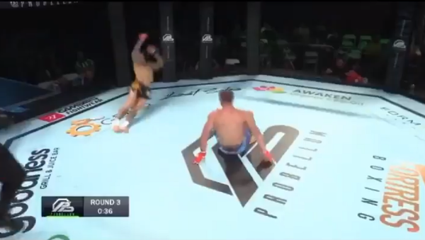 French fighter Davy Gallon knocks out British rival Ross Pearson at Probellum 1, November 2019. - Sputnik International