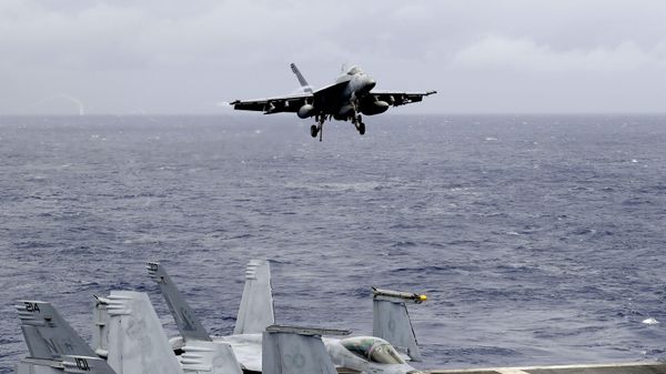 A U.S. fighter jet on the U.S. aircraft carrier in South China Sea - Sputnik International