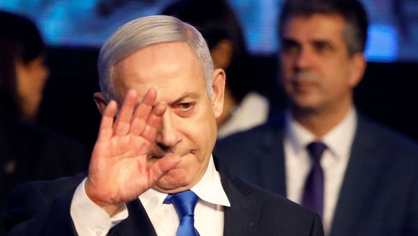 Israeli Prime Minister Benjamin Netanyahu waves after addressing members of his right-wing party bloc at a conference in Tel Aviv, Israel November 17, 2019. REUTERS/Nir Elias - Sputnik International