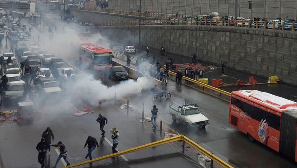 Riot police tries to disperse people as they protest on a highway against increased gas price in Tehran, Iran November 16, 2019 - Sputnik International