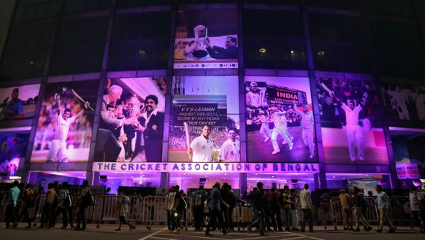 People move in front of Eden Gardens illuminated in pink on the eve of the first day-night test cricket match between India and Bangladesh using pink ball, in Kolkata, India, November 21, 2019 - Sputnik International