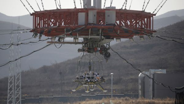 A lander is hanged for a hovering-and-obstacle avoidance test for China's Mars mission at a test facility in Huailai, Hebei province, China November 14, 2019. - Sputnik International