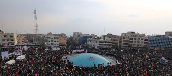Pro-government protesters attend a demonstration in Tehran - Sputnik International