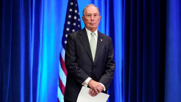 Democratic U.S. presidential candidate Michael Bloomberg waits to address a news conference after launching his presidential bid in Norfolk, Virginia, 25 November 2019 - Sputnik International
