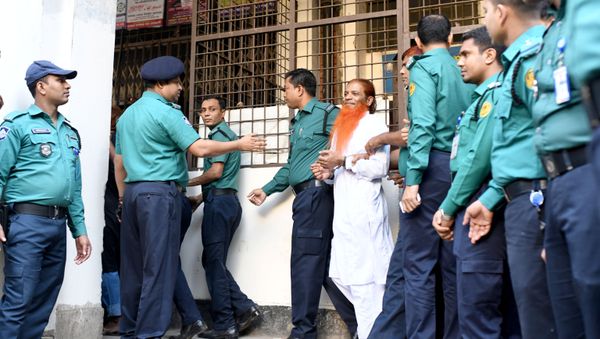 One of the accused of Holey Artisan Bakery attack is led to the court in Dhaka, Bangladesh, November 27, 2019 - Sputnik International