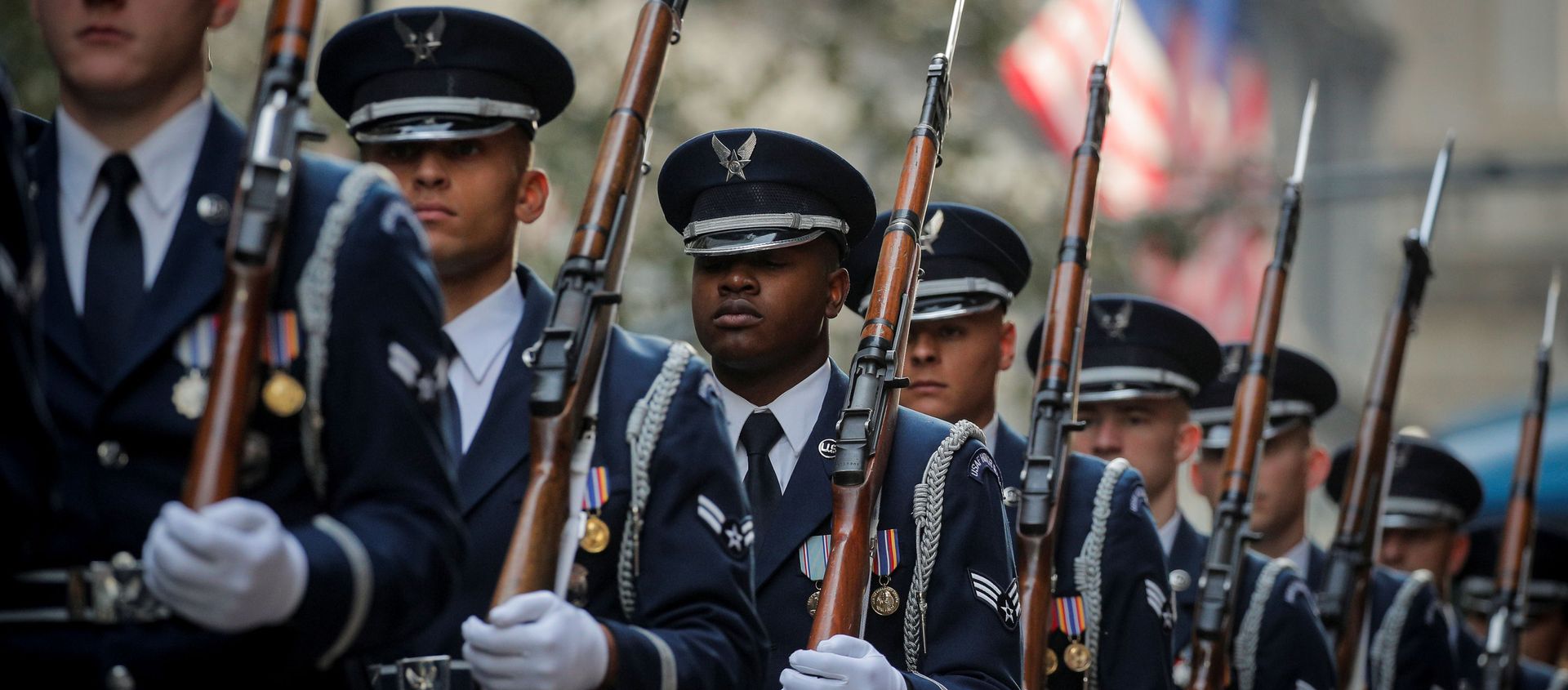 Members of the US Airforce honour guard march in the Veterans Day Parade in New York City, US, November 11, 2019. Members of the US Airforce honour guard march in the Veterans Day Parade in New York City, US, November 11, 2019. - Sputnik International, 1920, 27.11.2019