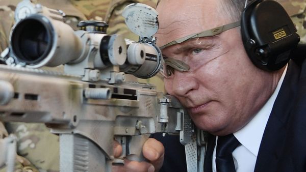 September 19, 2018. Russian President Vladimir Putin is shooting from a Chukavin sniper rifle (SVCh 380) at the Kalashnikov Concern shooting club at Patriot military patriotic park - Sputnik International
