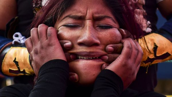 Bolivian wrestler Blanca Perez, aka Katy The Beautiful, a member of the Fighting Cholitas, fights with a male wrestler at Sharks of the Ring wrestling club in El Alto, Bolivia, on November 24, 2019. - Sputnik International