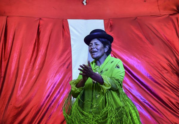 Bolivian wrestler Lidia Flores, aka Dina, The Queen of the Ring, member of the Fighting Cholitas, applauds before performing at Sharks of the Ring wrestling club in El Alto, Bolivia, on November 24, 2019. - Sputnik International