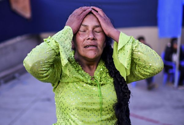Bolivian wrestler Lidia Flores, aka Dina, The Queen of the Ring, member of the Fighting Cholitas, gestures during a bout at Sharks of the Ring wrestling club in El Alto, Bolivia, on November 24, 2019. - Sputnik International