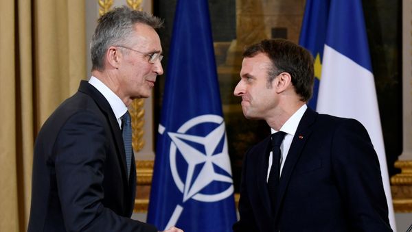 NATO Secretary-General Jens Stoltenberg and French President Emmanuel Macron shake hands at the end of a news conference after their meeting at the Elysee palace in Paris, France November 28, 2019.  - Sputnik International