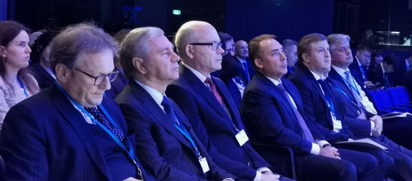 Russian Trade Representative to the UK, Dr Boris Abramov, is pictured next to high-ranking officials at the Russian-British Business Forum in London on 27 November 2019 - Sputnik International