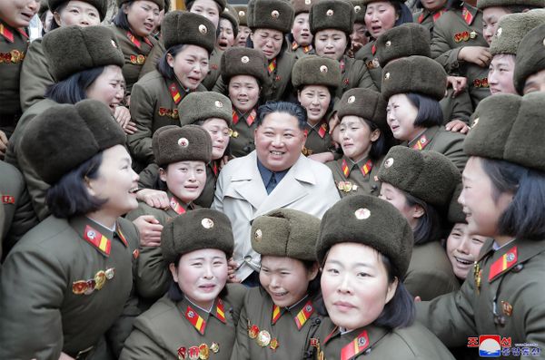 This undated picture released by North Korea's official Korean Central News Agency (KCNA) on 25 November 2019 shows DPRK leader Kim Jong Un (C) inspecting a women's company in Unit 5492 of the Korean People's Army. This undated picture released by North Korea's official Korean Central News Agency (KCNA) on 25 November 2019 shows DPRK leader Kim Jong Un (C) inspecting a women's company in Unit 5492 of the Korean People's Army. - Sputnik International