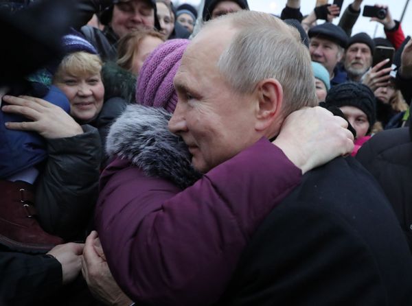 Russian President Vladimir Putin speaking to people after unveiling a monument to the late Russian and Soviet writer and public figure Daniil Granin. Russian President Vladimir Putin speaking to people after unveiling a monument to the late Russian and Soviet writer and public figure Daniil Granin. - Sputnik International